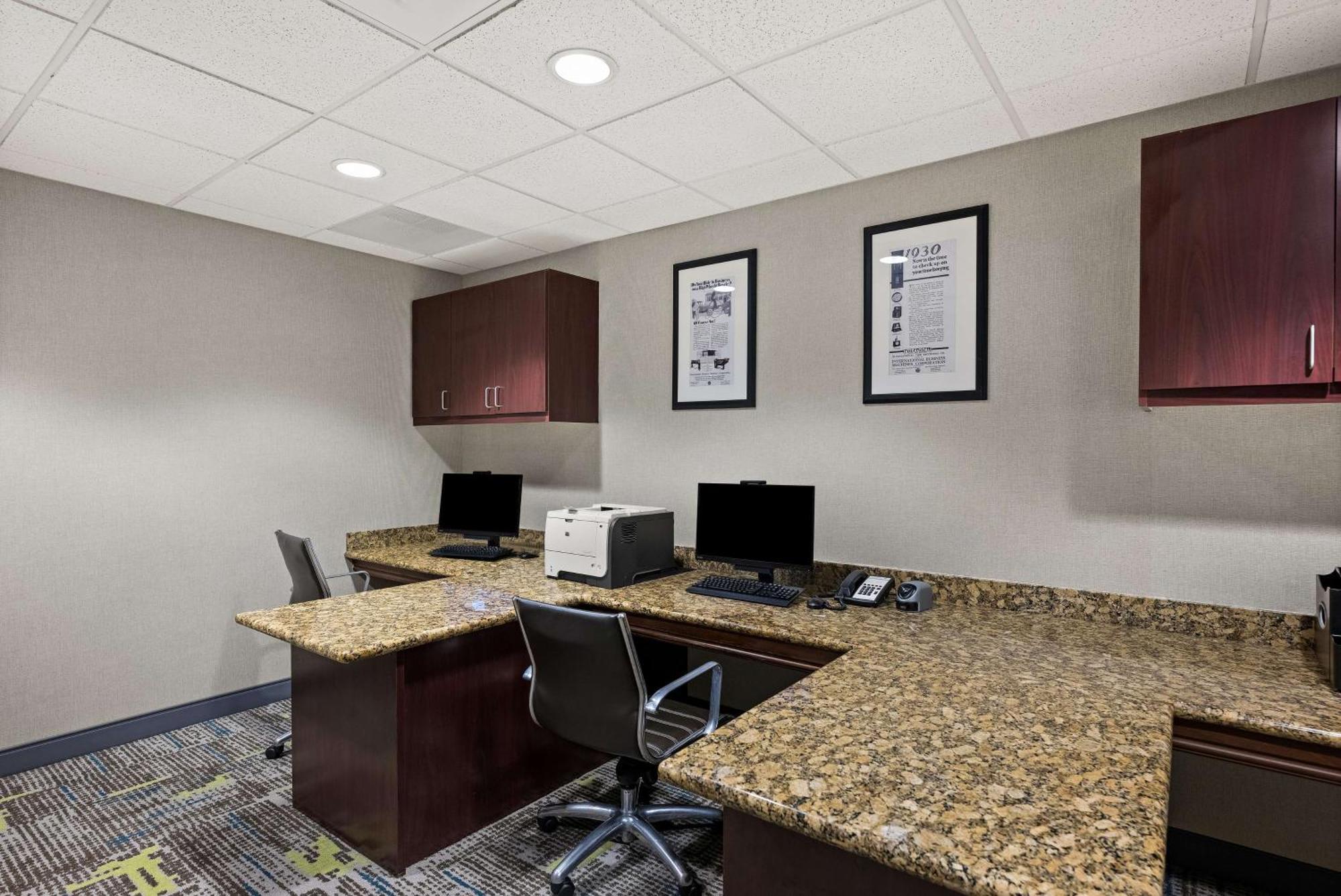 Hampton Inn & Suites Poughkeepsie Spackenkill Eksteriør billede