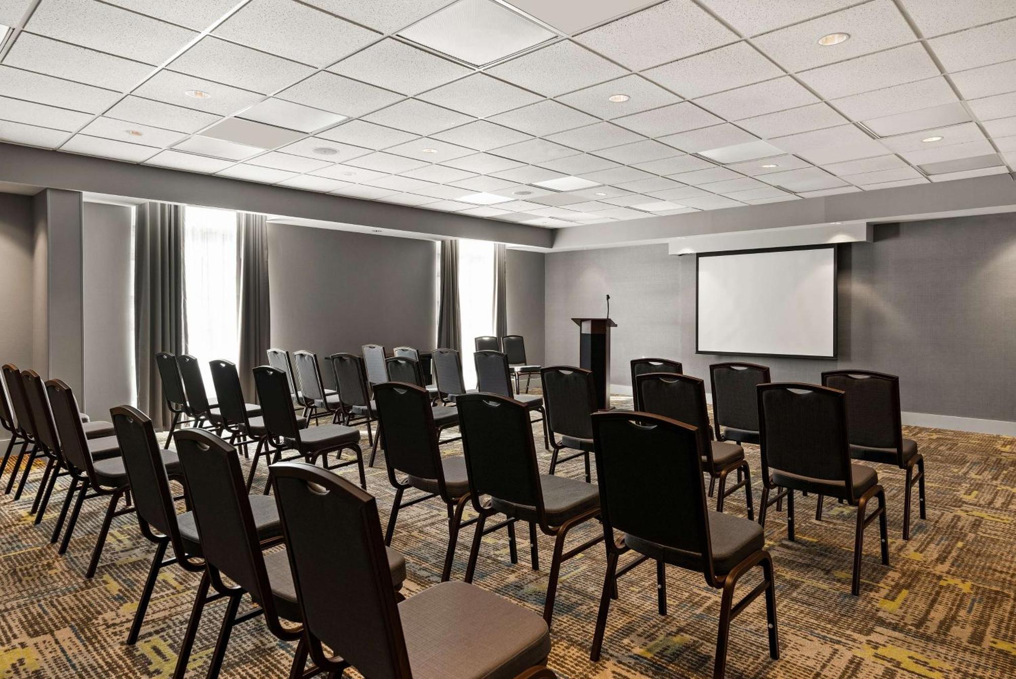 Hampton Inn & Suites Poughkeepsie Spackenkill Eksteriør billede