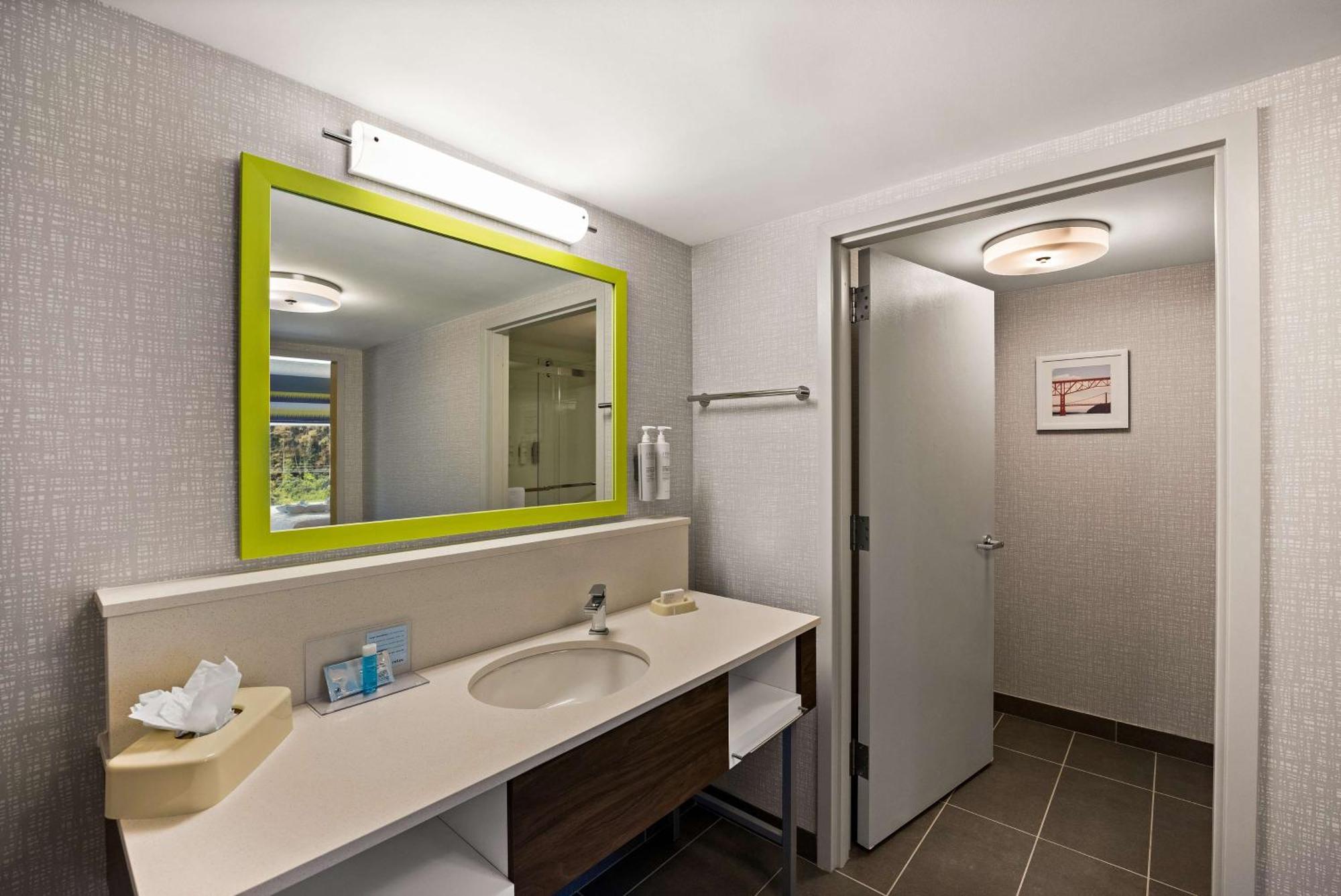 Hampton Inn & Suites Poughkeepsie Spackenkill Eksteriør billede