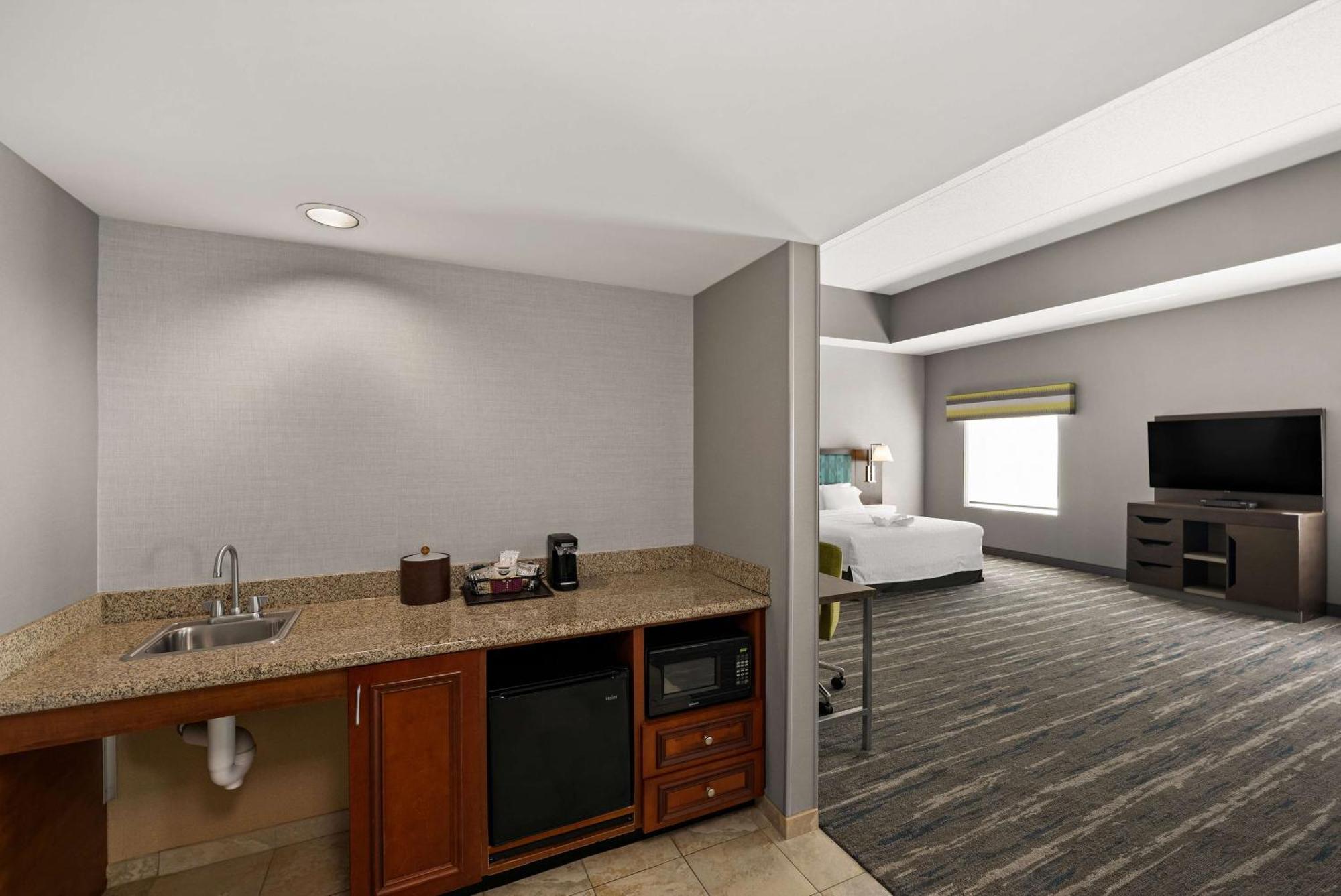 Hampton Inn & Suites Poughkeepsie Spackenkill Eksteriør billede