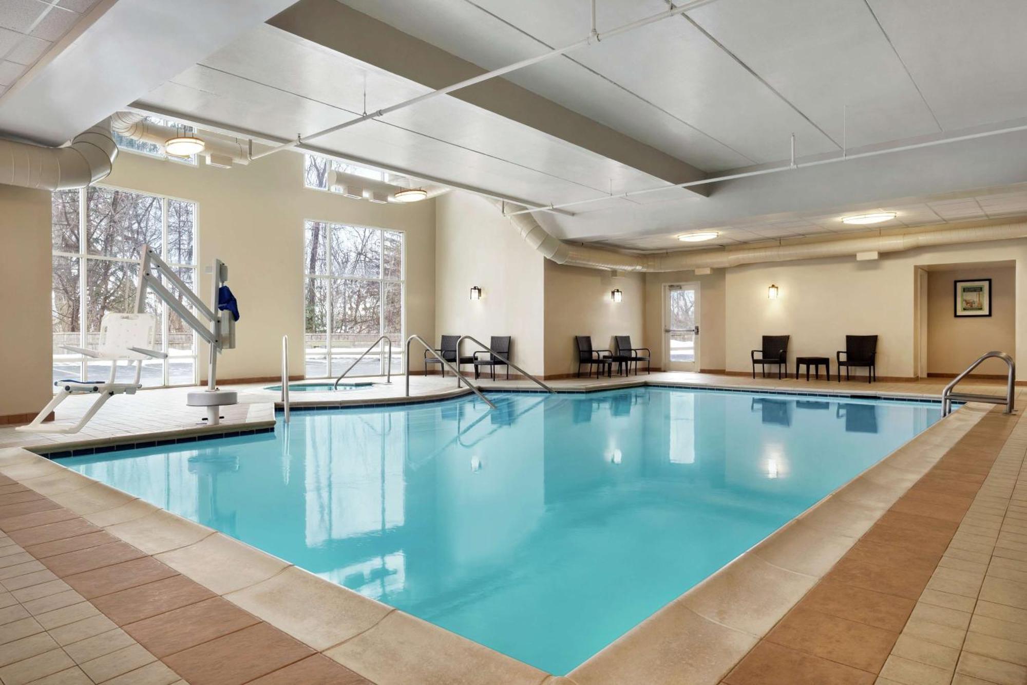 Hampton Inn & Suites Poughkeepsie Spackenkill Eksteriør billede