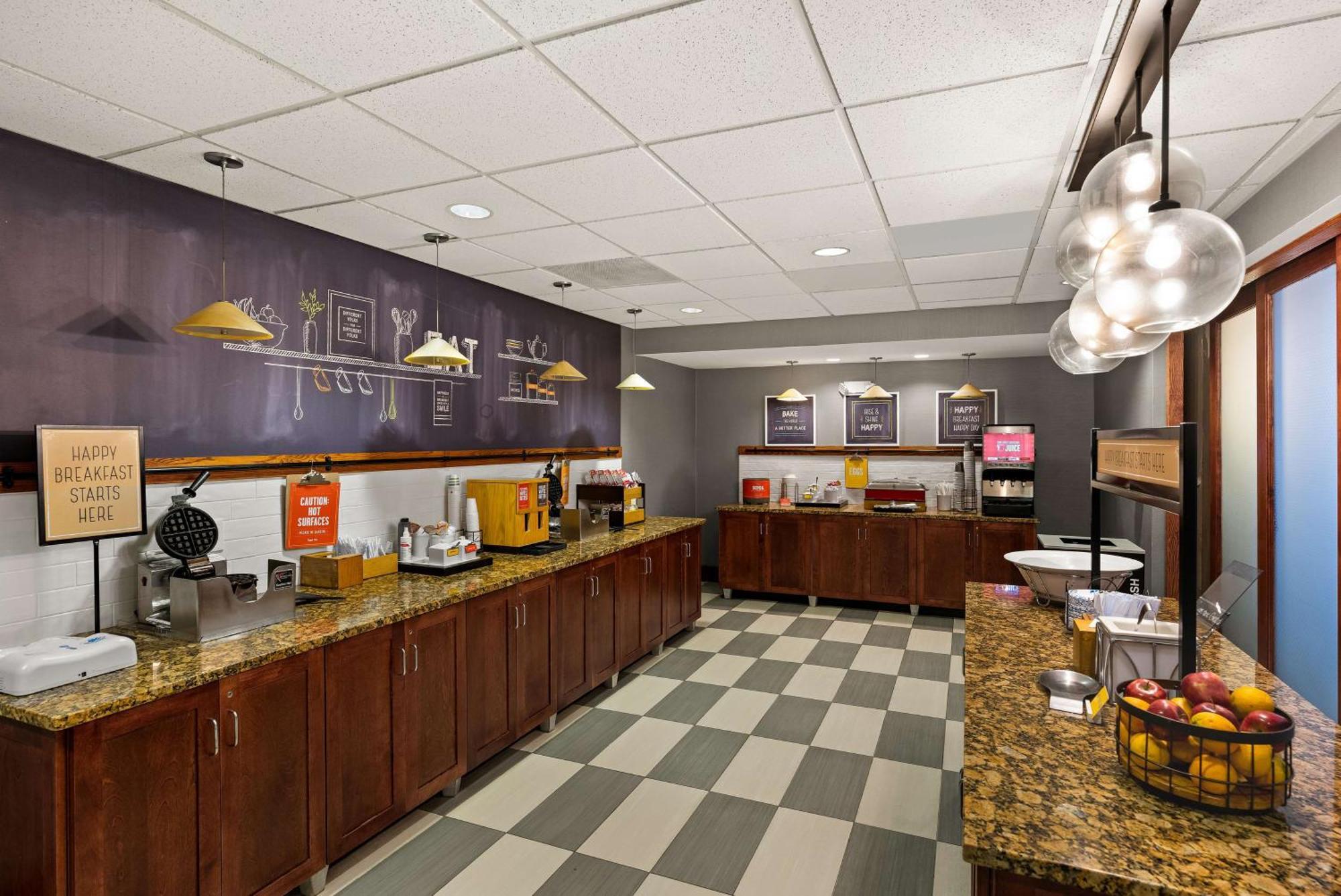 Hampton Inn & Suites Poughkeepsie Spackenkill Eksteriør billede