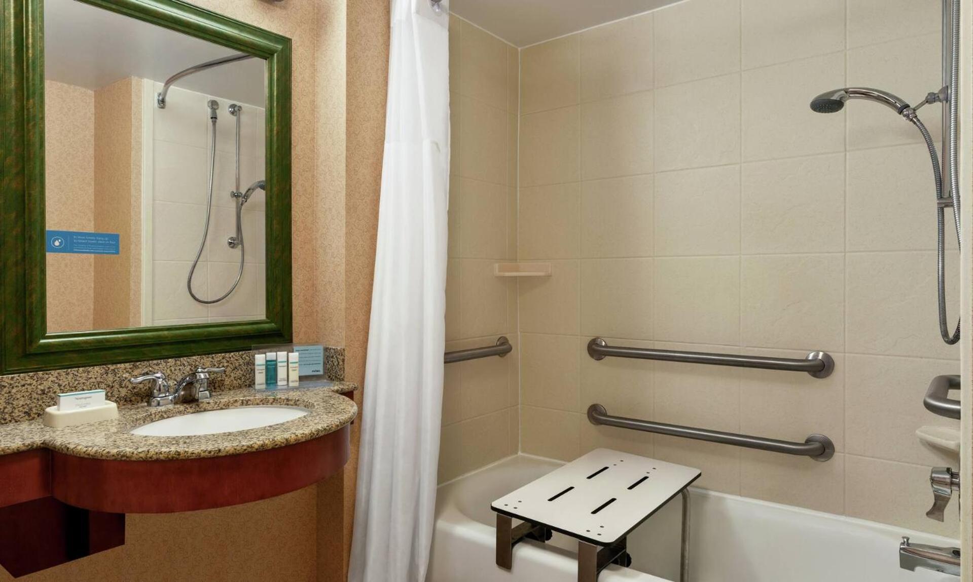 Hampton Inn & Suites Poughkeepsie Spackenkill Eksteriør billede