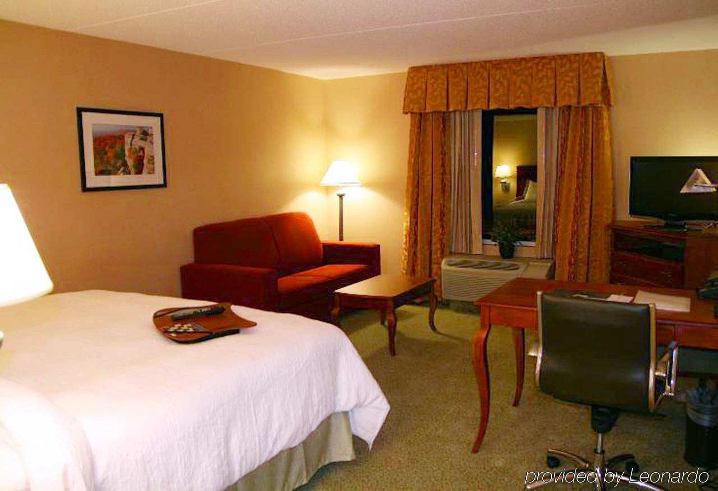 Hampton Inn & Suites Poughkeepsie Spackenkill Værelse billede